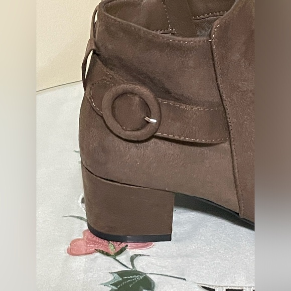 NYC Couture Brown Suede Ankle Boots Size 8 - Picture 2 of 8